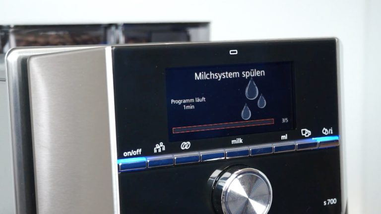 Kaffeevollautomat Siemens EQ.9 s700: Milchsystem reinigen › Franks Blog